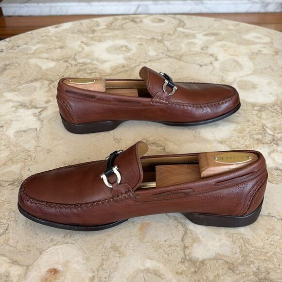 Salvatore Ferragamo Leather Gancini Buckle Loafers - Picture 8 of 16